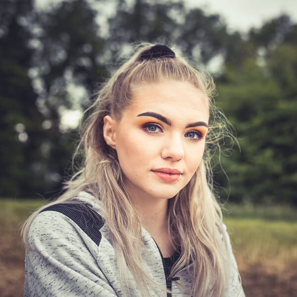 Porträt einer Analystin für UX/UI Design Ausbildung