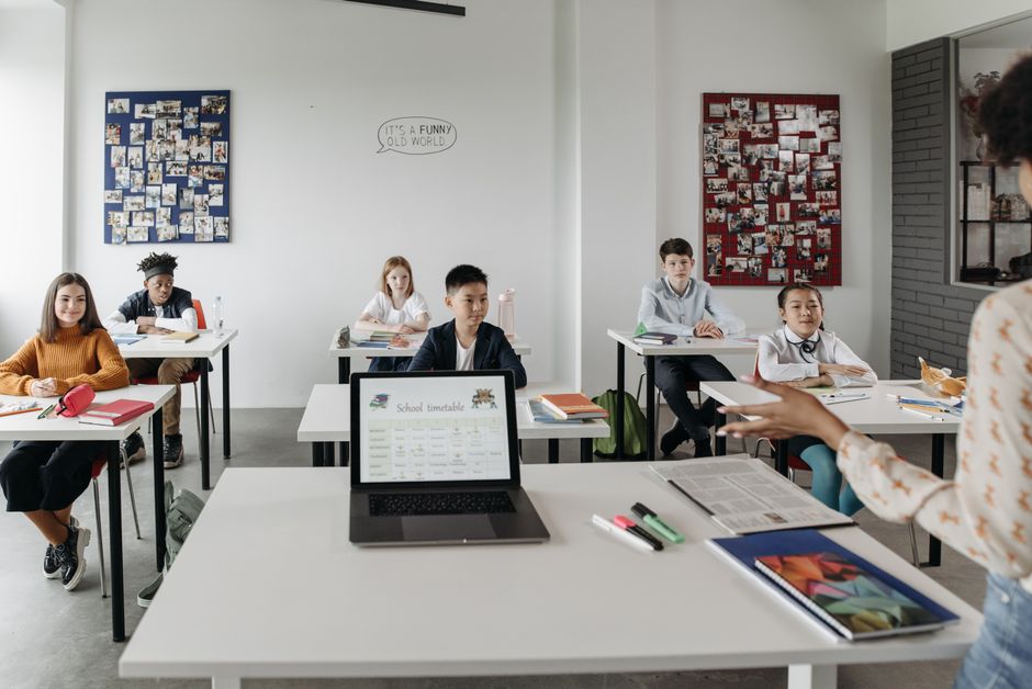 Porträt einer Kursleiterin für UX/UI Design Ausbildung
